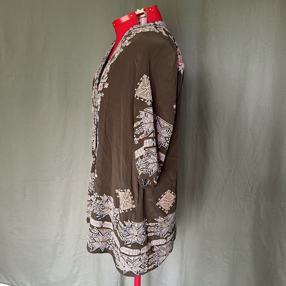 Driftwood Joelle Green Embroidered Open Front Kimono - Picture 2 of 10